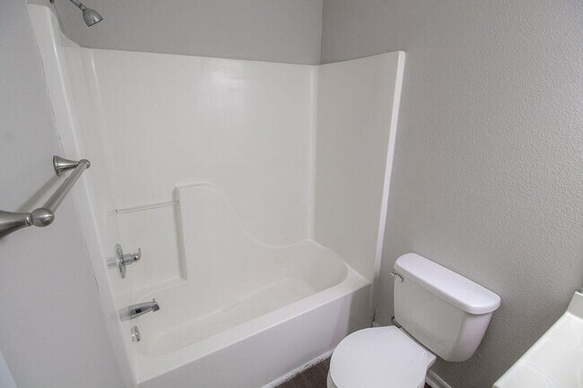 Building Photo - 1425 Greensboro Dr