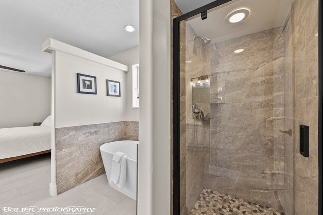 Building Photo - 931 Chaparral Dr