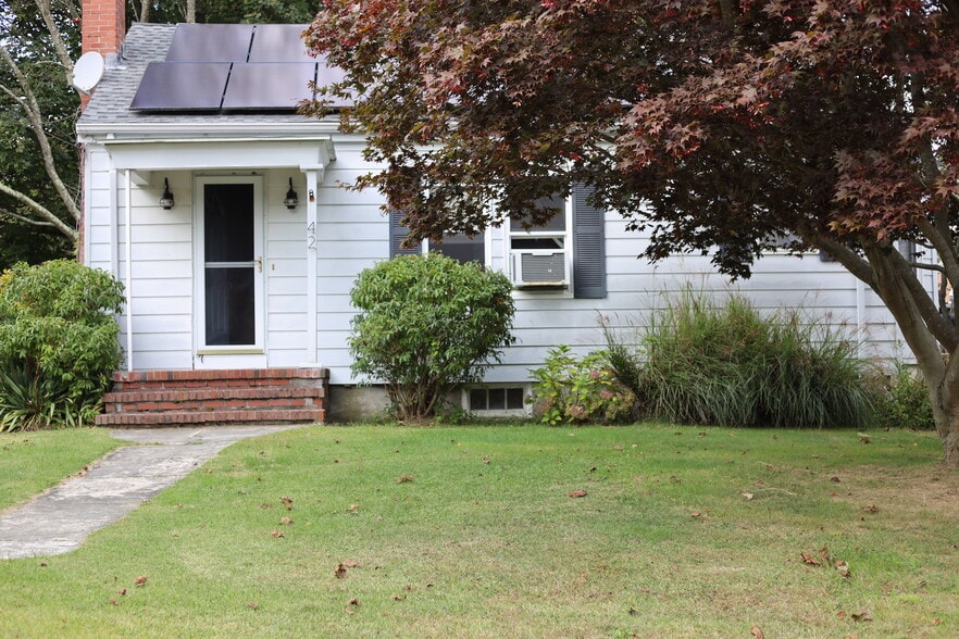 Primary Photo - 42 Haskins Ave