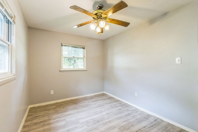 Building Photo - LIMITED TIME**NO APPLICATION FEE**1/2 OFF DEPOSIT**