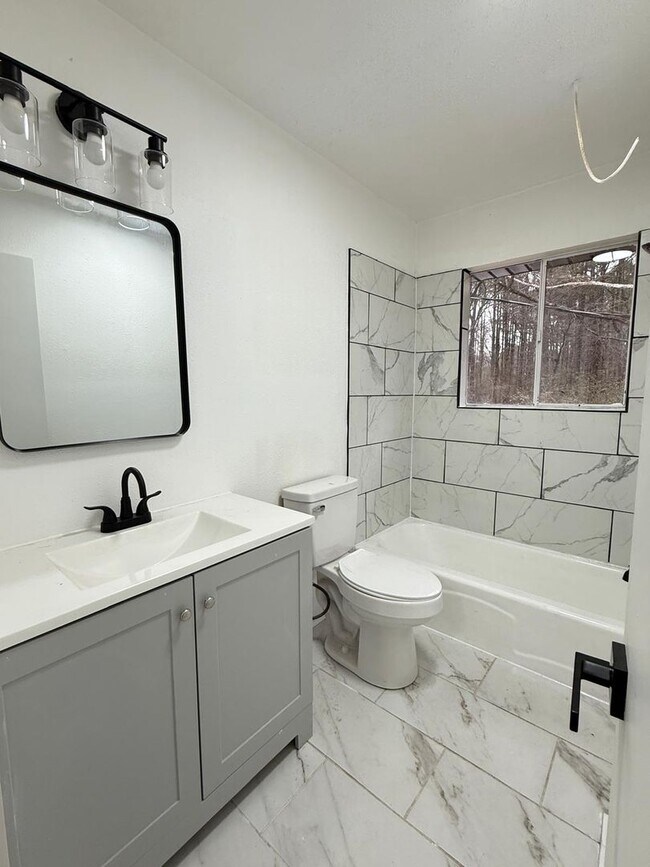 Building Photo - Beautifully Remodeled 4-Bedroom, 2-Bathroom Home with Modern Finishes in Benton!