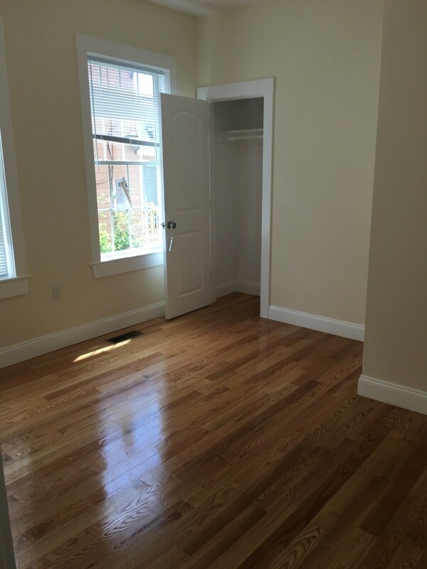 Building Photo - 785 Broadway St