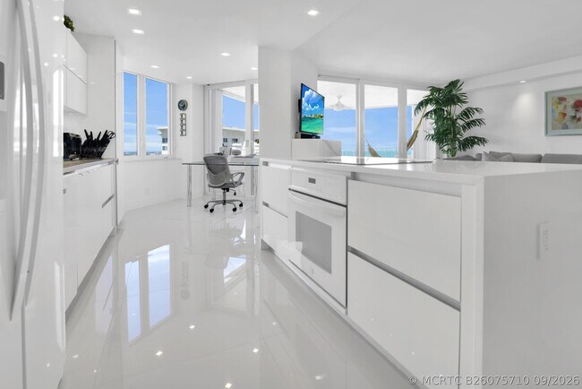 Building Photo - 550 S Ocean Blvd