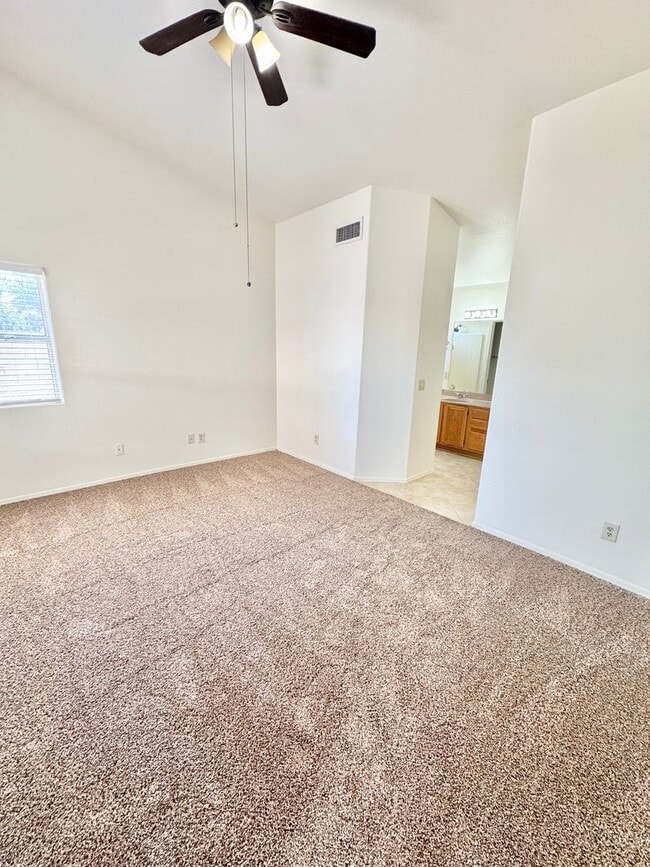 Building Photo - 3 Bedroom/2 Bath Single Level Home! NO HOA
