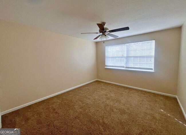 Building Photo - 303 Gary Cir