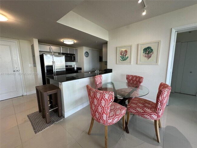 Building Photo - 1861 NW S River Dr