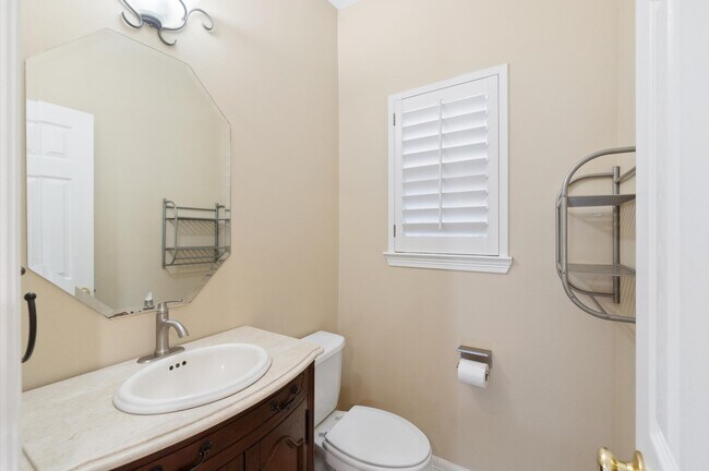Building Photo - 1118 Enclave Square E