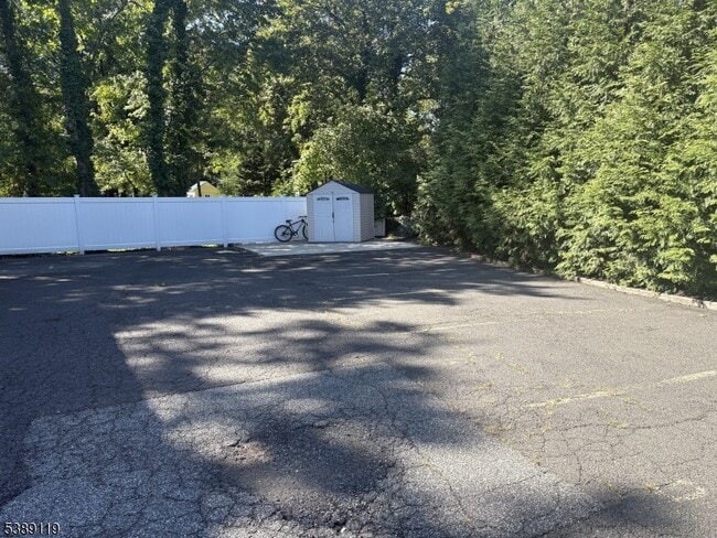 Building Photo - 915 Springfield Ave