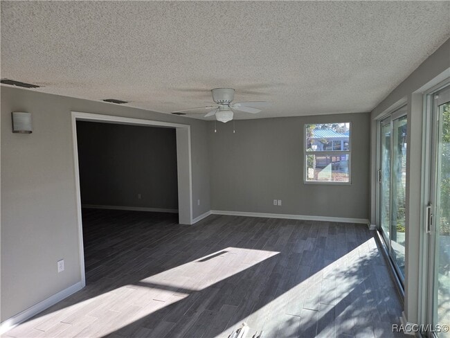 Building Photo - 11599 W Kingfisher Ct