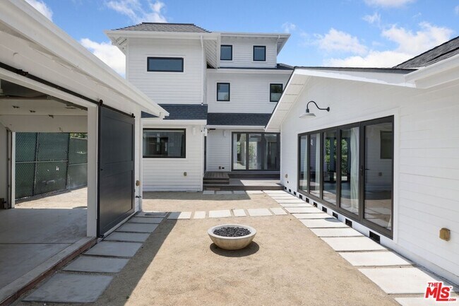 Building Photo - 4525 Melbourne Ave