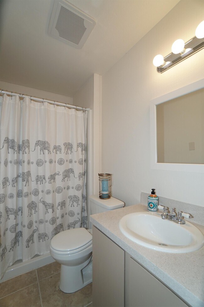 Building Photo - 3440 SW Alice St