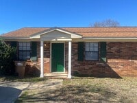 Building Photo - 2 Bed, 1 Bath Apartment