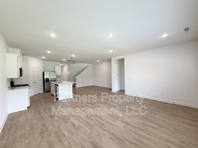 Building Photo - 537 S Neon Ave