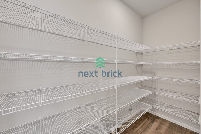 Building Photo - Modern 4-Bedroom Home in Rainier Ridge