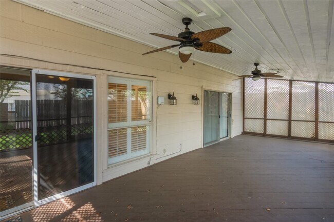 Building Photo - 715 Trademark Pl