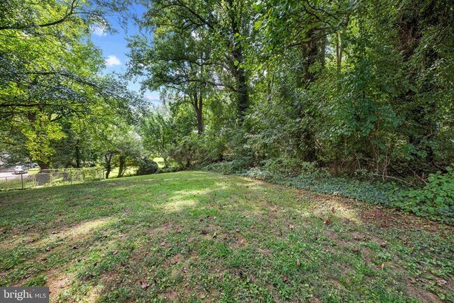 Building Photo - 908 Country Terrace