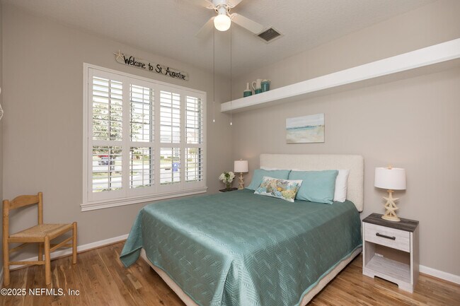 Building Photo - 212 Island Green Dr