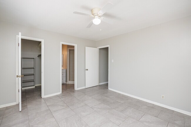 Building Photo - 207 Blanco Dr