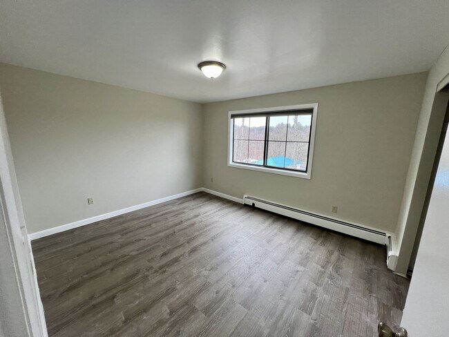 Building Photo - 126 Mammoth Rd