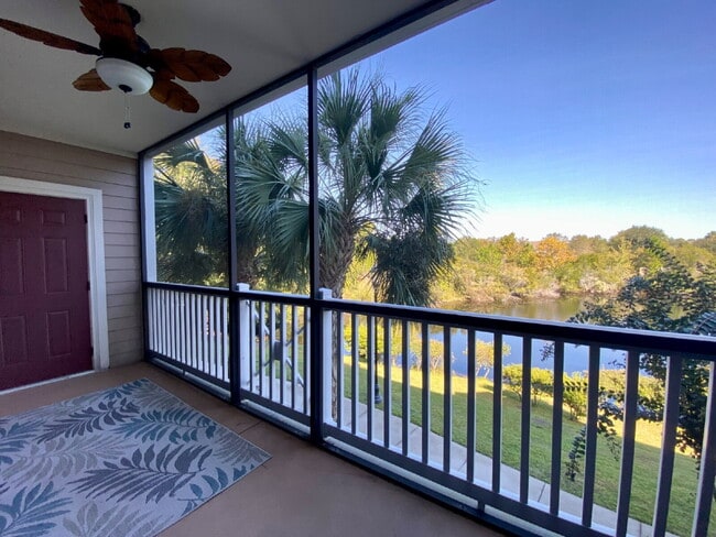 Building Photo - Two Bedroom Spacious Condo Near Everything...