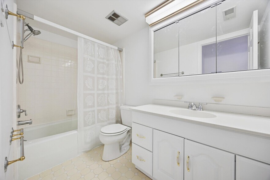 Building Photo - 113 Harvest Ln