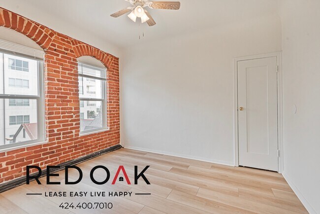 Building Photo - 974 S Gramercy Pl