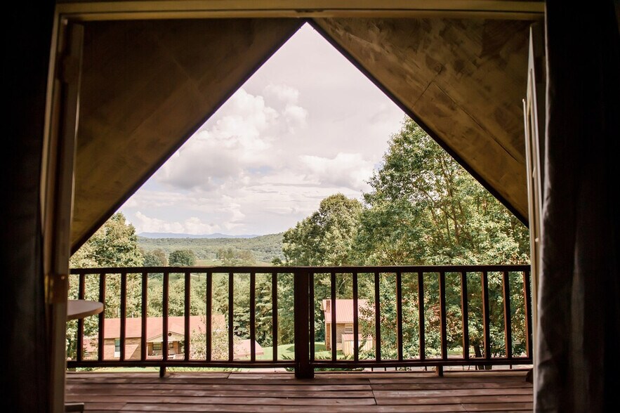 Building Photo - 264 Oak St