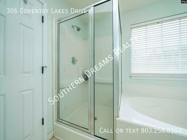 Building Photo - 306 Coventry Lake Dr