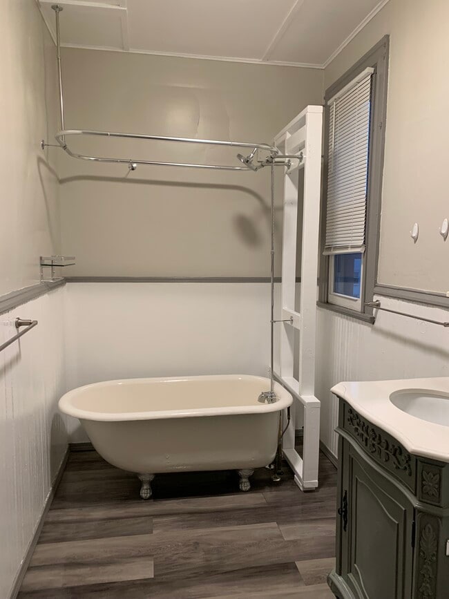 Building Photo - 2017 Veronica St