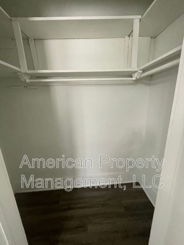 Building Photo - 502 S Walnut St