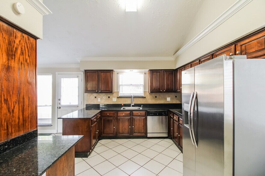 Building Photo - 15102 4 Winds Dr