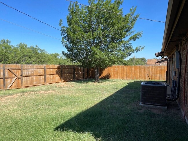 Building Photo - 4009 Eastridge Dr