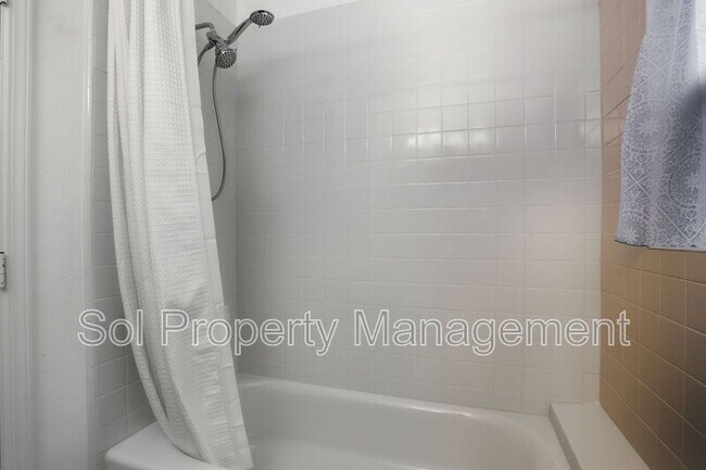 Building Photo - 2625 Howe St