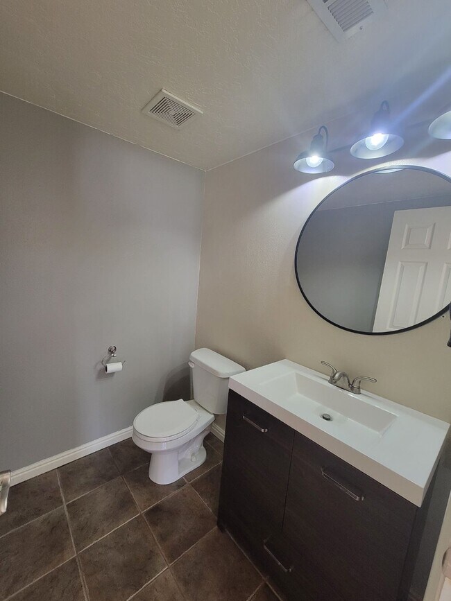 Building Photo - 260 N Bliss Ct