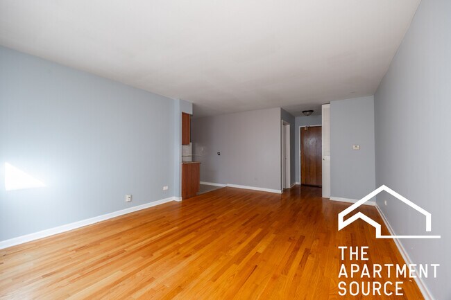 Building Photo - 5820 N Sheridan Rd