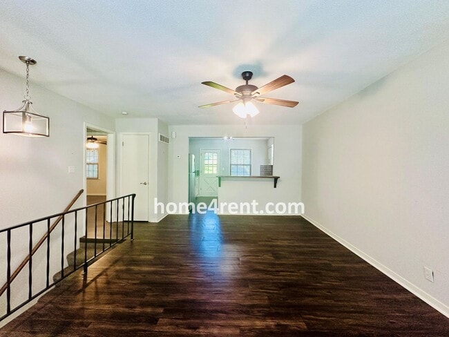 Building Photo - Updated Kitchen w/ Granite Counters, Subway Tile, SS Appliances