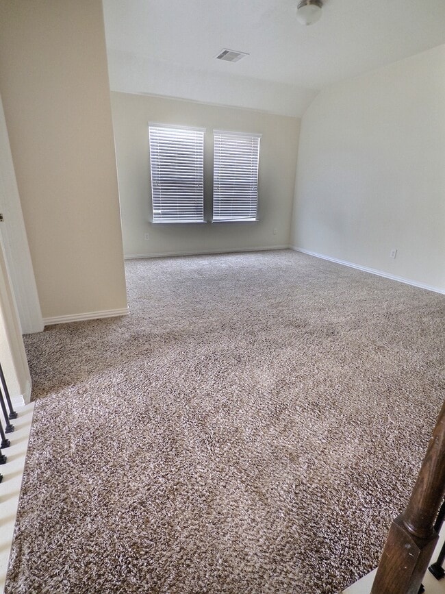 Building Photo - 118 Silverglen Ct