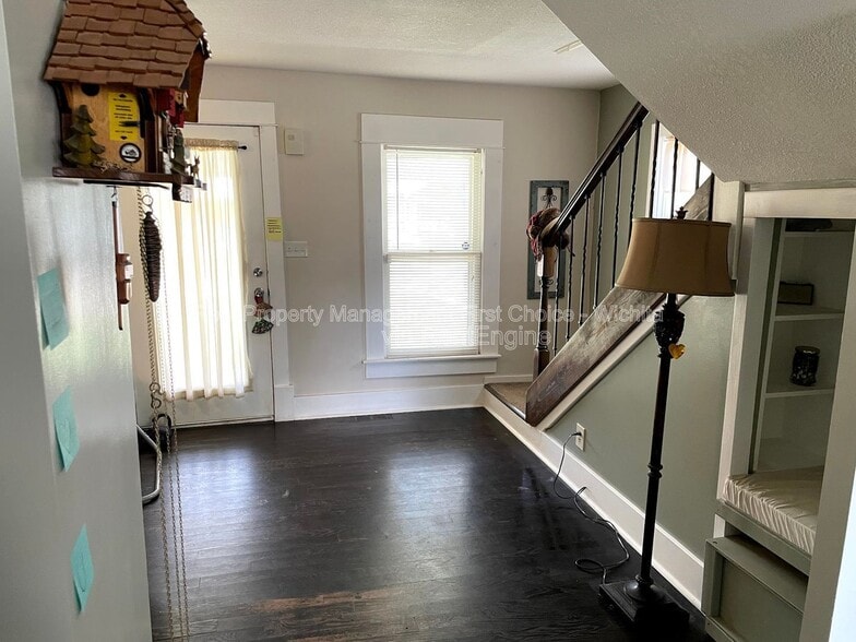 Building Photo - 830 S Fern St