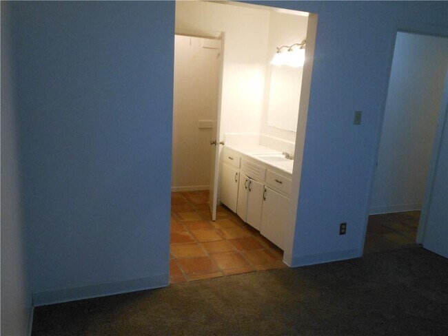 Building Photo - 2308 Barton Skyway