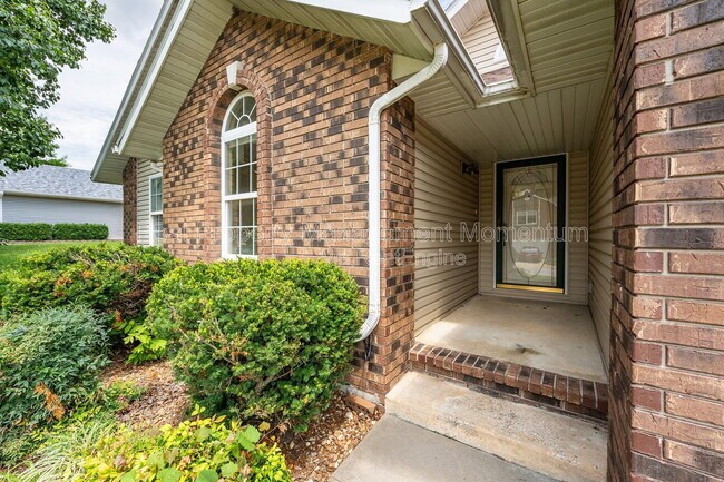 Building Photo - 1111 W Poplar St