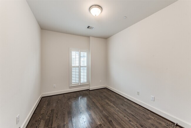 Building Photo - 4031 Bellefontaine St