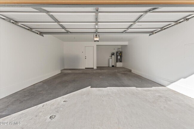 Building Photo - 3636 E Edna Dr