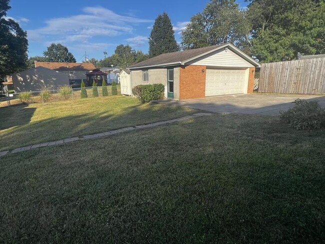 Building Photo - 6005 Applegate Ln