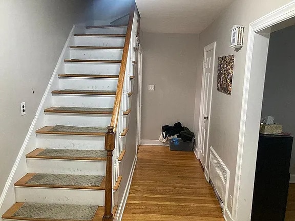 Building Photo - Spacious 2,511 square foot Colonial with b...
