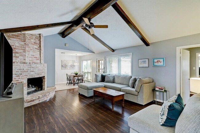 Building Photo - 9738 Derrik Dr