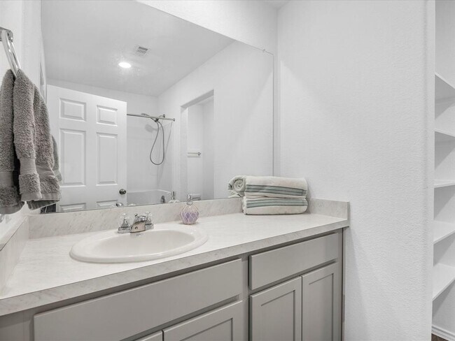 Building Photo - 1202 Silver Fir Ct