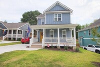 Building Photo - Charming 3 bedroom 2.5 bath home in incredible Durham location, with a massive fenced in yard!