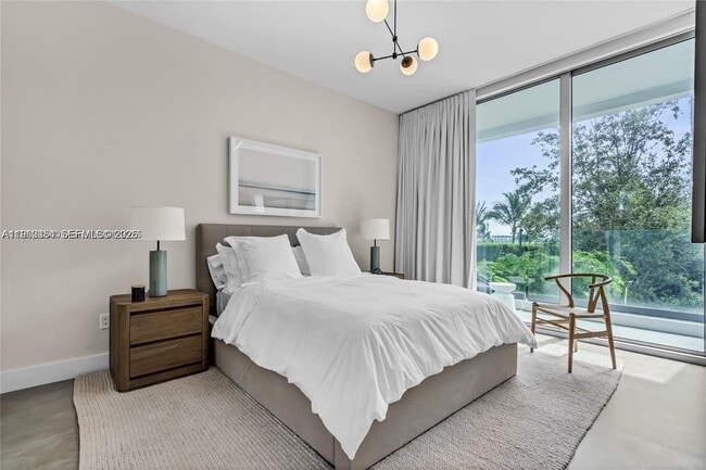 Building Photo - 650 NE 32nd St