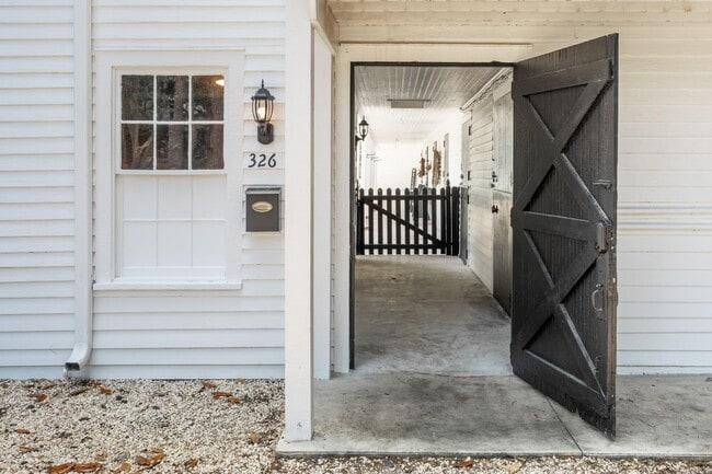 Building Photo - 326 Sumter St SE