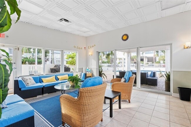 Building Photo - 720 Bayshore Dr
